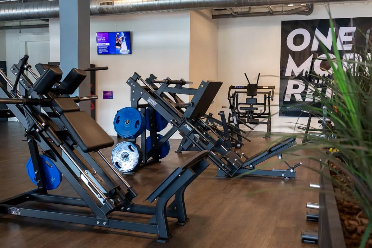 Pro Fit Gym Sportschool Emmen Hack Squat En Leg Press